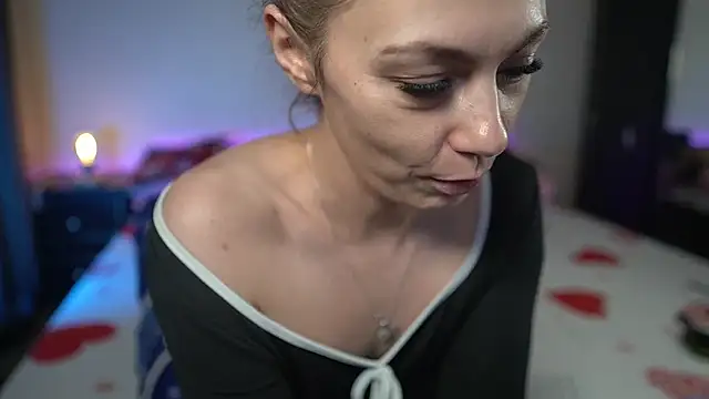 Snapshot of TiffanyPierce chatting on 12.04.25 TiffanyPierce online show from 12.04.25