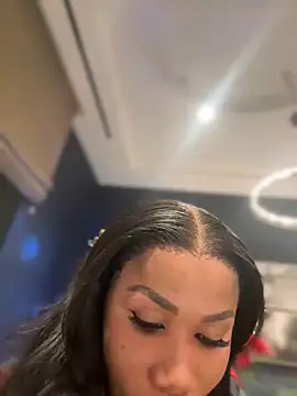 Snapshot of Belle___ chatting on 12.07.24 Belle online show from 12.07.24