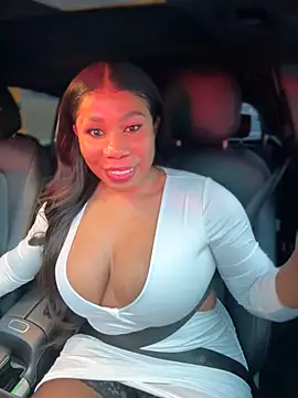 Snapshot of Belle___ chatting on 12.13.24 Belle online show from 12.13.24