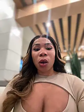 Snapshot of Belle___ chatting on 12.22.24 Belle online show from 12.22.24