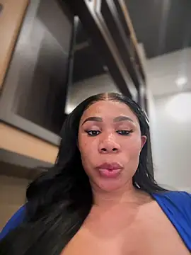 Snapshot of Belle___ chatting on 12.29.24 Belle online show from 12.29.24