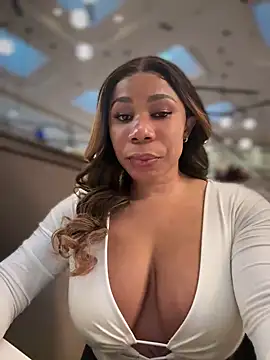 Snapshot of Belle___ chatting on 01.04.25 Belle online show from 01.04.25