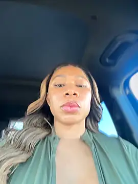 Snapshot of Belle___ chatting on 01.24.25 Belle online show from 01.24.25