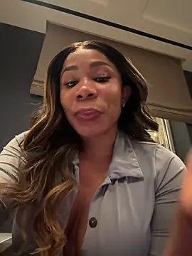 Snapshot of Belle___ chatting on 02.01.25 Belle online show from 02.01.25