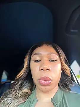 Snapshot of Belle___ chatting on 02.02.25 Belle online show from 02.02.25