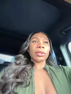 Snapshot of Belle___ chatting on 02.08.25 Belle online show from 02.08.25