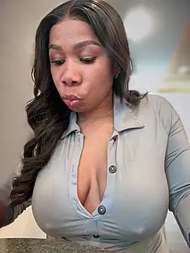 Snapshot of Belle___ chatting on 02.15.25 Belle online show from 02.15.25