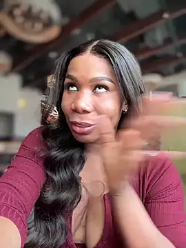 Snapshot of Belle___ chatting on 03.07.25 Belle online show from 03.07.25