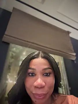 Snapshot of Belle___ chatting on 03.09.25 Belle online show from 03.09.25