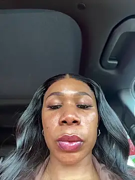 Snapshot of Belle___ chatting on 09.20.25 Belle online show from 09.20.25