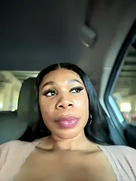 Snapshot of Belle___ chatting on 10.10.25 Belle online show from 10.10.25