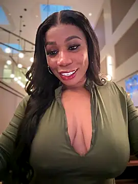 Snapshot of Belle___ chatting on 11.01.25 Belle online show from 11.01.25