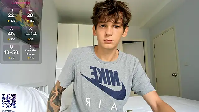 Snapshot of MiracleCam chatting on 11.10.25 MiracleCam online show from 11.10.25