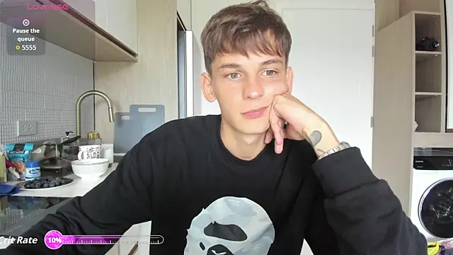 Snapshot of MiracleCam chatting on 11.21.25 MiracleCam online show from 11.21.25