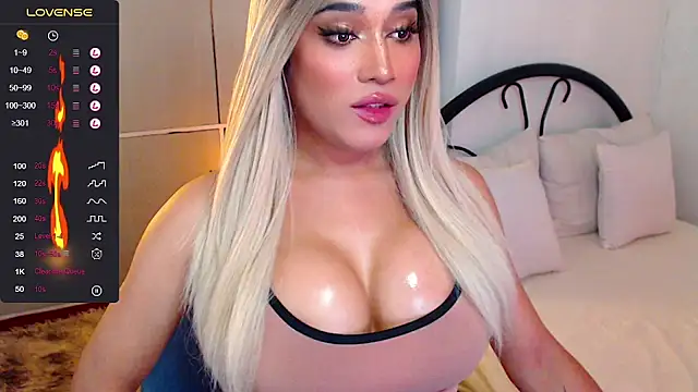 Snapshot of deliciouskelly chatting on 11.15.25 deliciouskelly online show from 11.15.25