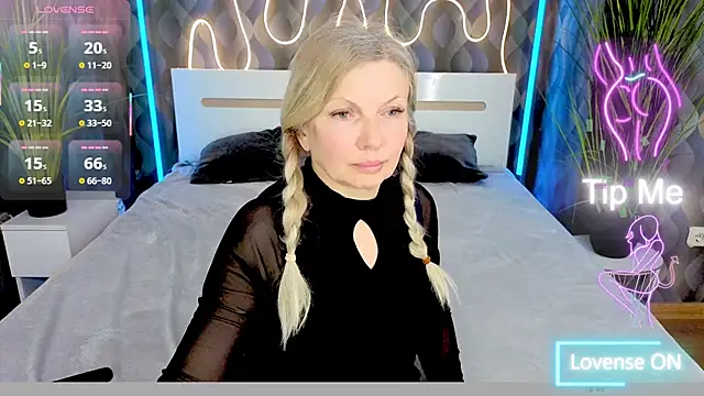 Snapshot of Abby_Moore_ chatting on 04.25.26 Abby Moore online show from 04.25.26