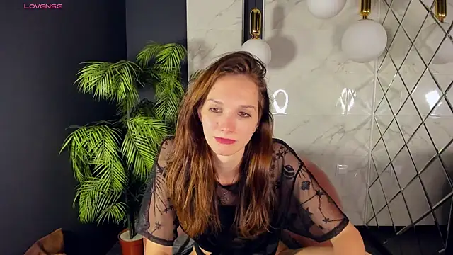 Snapshot of MirandaGlow chatting on 12.19.24 MirandaGlow online show from 12.19.24