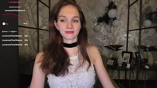 Snapshot of MirandaGlow chatting on 01.09.25 MirandaGlow online show from 01.09.25