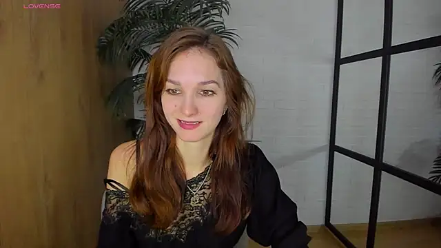 Snapshot of MirandaGlow chatting on 01.23.25 MirandaGlow online show from 01.23.25