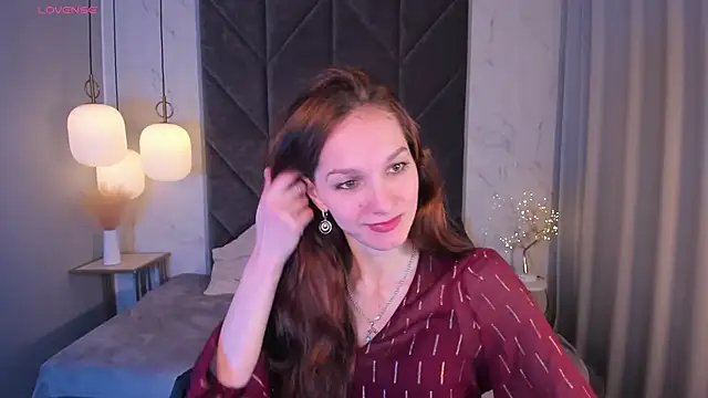 Snapshot of MirandaGlow chatting on 03.10.25 MirandaGlow online show from 03.10.25