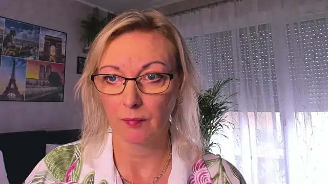 Snapshot of vanessa_chat chatting on 10.22.25 vanessa chat online show from 10.22.25