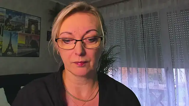 Snapshot of vanessa_chat chatting on 10.24.25 vanessa chat online show from 10.24.25