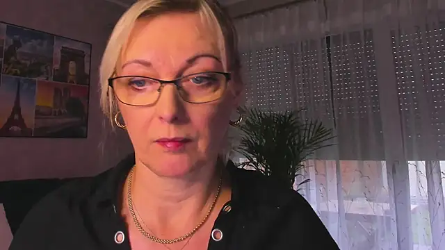 Snapshot of vanessa_chat chatting on 10.27.25 vanessa chat online show from 10.27.25