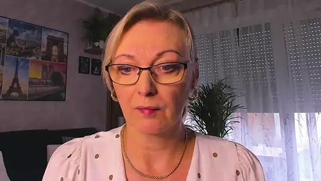 Snapshot of vanessa_chat chatting on 10.28.25 vanessa chat online show from 10.28.25