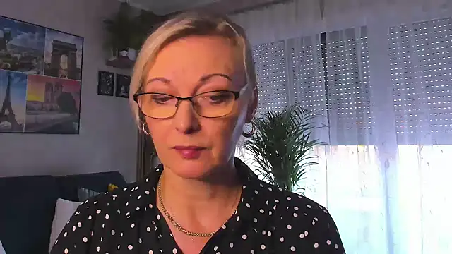 Snapshot of vanessa_chat chatting on 10.29.25 vanessa chat online show from 10.29.25