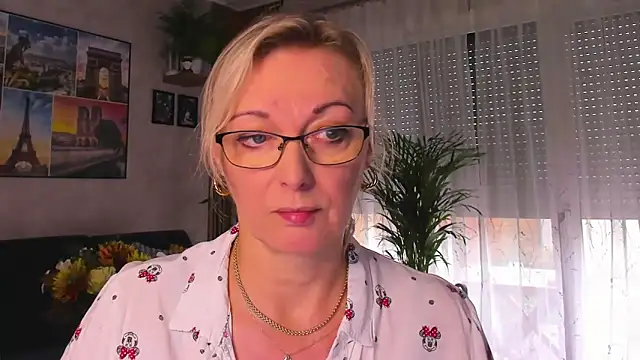 Snapshot of vanessa_chat chatting on 10.30.25 vanessa chat online show from 10.30.25