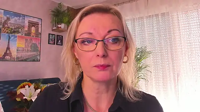 Snapshot of vanessa_chat chatting on 10.31.25 vanessa chat online show from 10.31.25