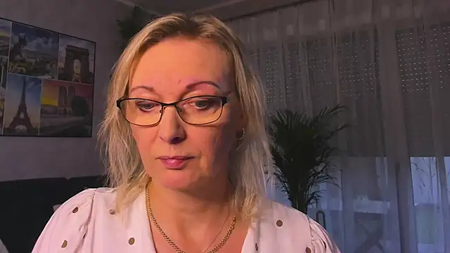 Snapshot of vanessa_chat chatting on 11.18.25 vanessa chat online show from 11.18.25