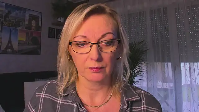 Snapshot of vanessa_chat chatting on 11.23.25 vanessa chat online show from 11.23.25