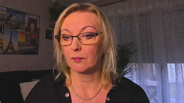 Snapshot of vanessa_chat chatting on 11.24.25 vanessa chat online show from 11.24.25