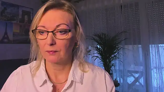 Snapshot of vanessa_chat chatting on 11.30.25 vanessa chat online show from 11.30.25