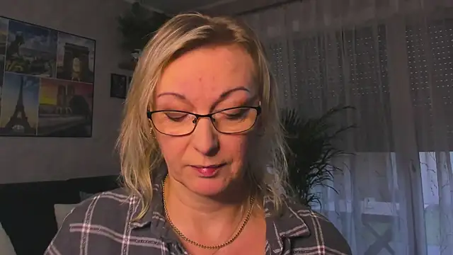 Snapshot of vanessa_chat chatting on 12.02.25 vanessa chat online show from 12.02.25