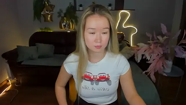 Snapshot of PollyOcean chatting on 10.23.25 PollyOcean online show from 10.23.25