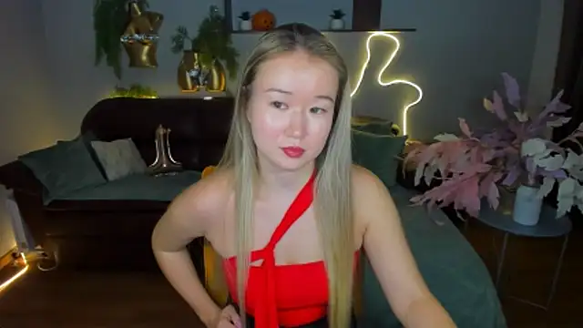 Snapshot of PollyOcean chatting on 10.28.25 PollyOcean online show from 10.28.25