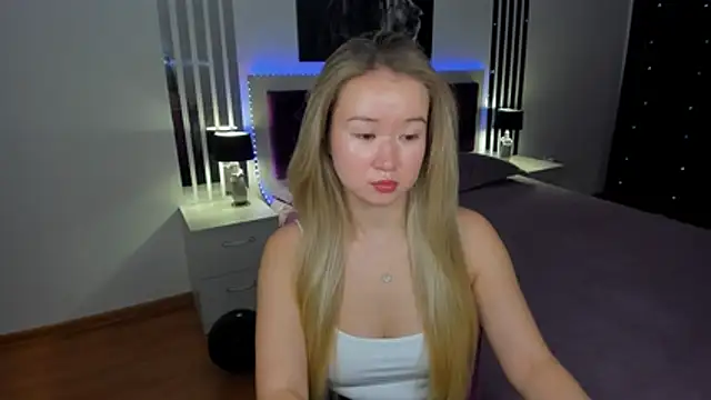 Snapshot of PollyOcean chatting on 11.05.25 PollyOcean online show from 11.05.25