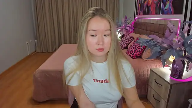 Snapshot of PollyOcean chatting on 11.07.25 PollyOcean online show from 11.07.25