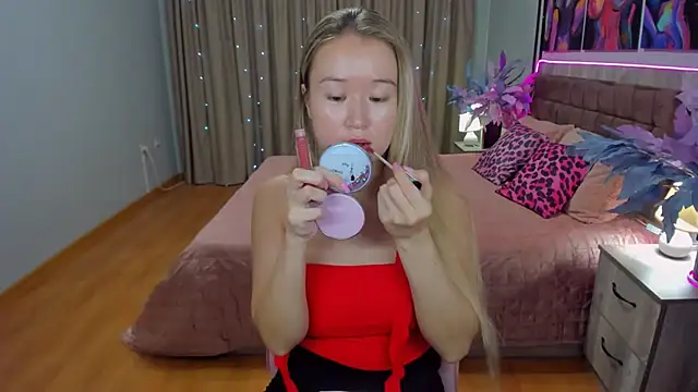 Snapshot of PollyOcean chatting on 11.09.25 PollyOcean online show from 11.09.25