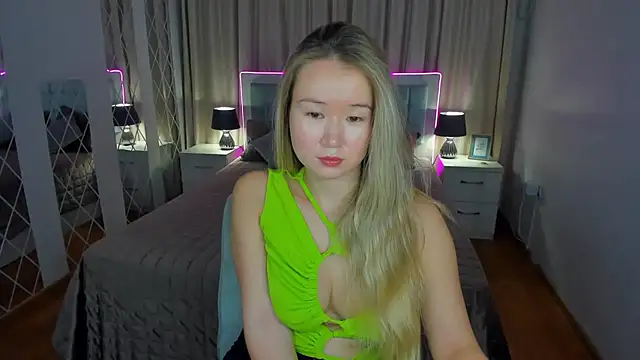 Snapshot of PollyOcean chatting on 11.13.25 PollyOcean online show from 11.13.25