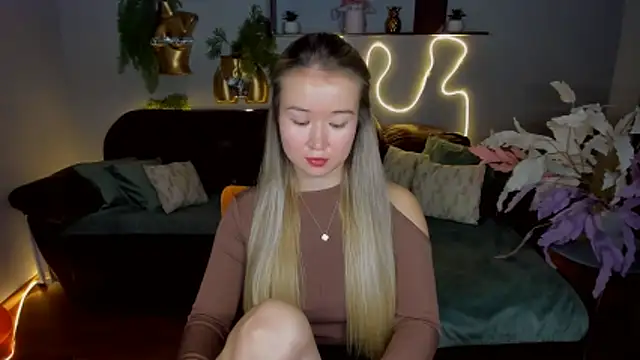 Snapshot of PollyOcean chatting on 11.24.25 PollyOcean online show from 11.24.25