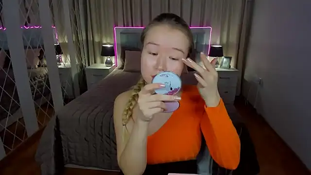 Snapshot of PollyOcean chatting on 11.27.25 PollyOcean online show from 11.27.25