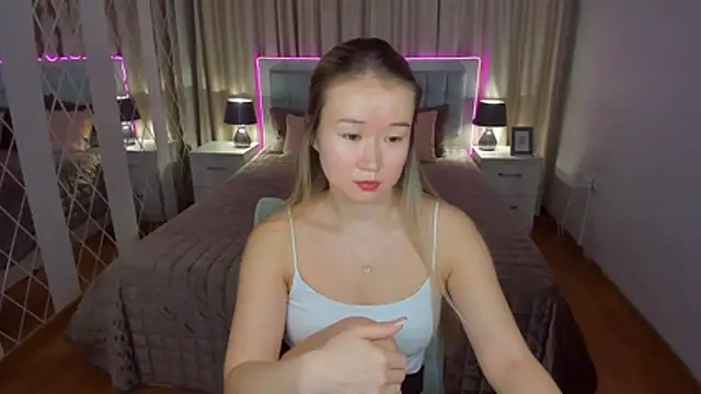 Snapshot of PollyOcean chatting on 12.01.25 PollyOcean online show from 12.01.25