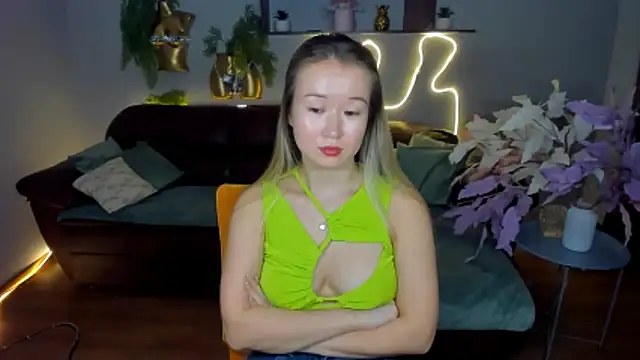 Snapshot of PollyOcean chatting on 12.04.25 PollyOcean online show from 12.04.25