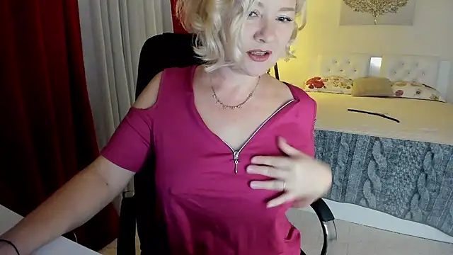 Snapshot of Colette__1977 chatting on 11.20.25 Colette 1977 online show from 11.20.25