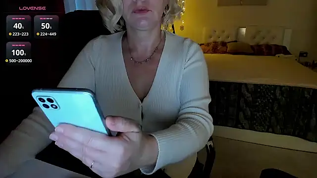 Snapshot of Colette__1977 chatting on 12.01.25 Colette 1977 online show from 12.01.25