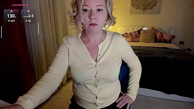 Snapshot of Colette__1977 chatting on 12.16.25 Colette 1977 online show from 12.16.25