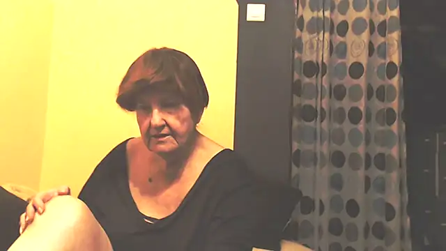 Snapshot of MioritaHard chatting on 11.21.25 MioritaHard online show from 11.21.25